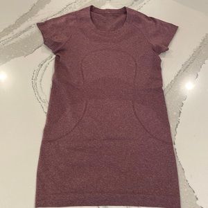 Lululemon size 2 shirt